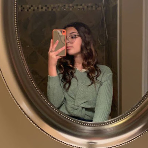 Meet your Posher, Gia - Picture 1 of 1